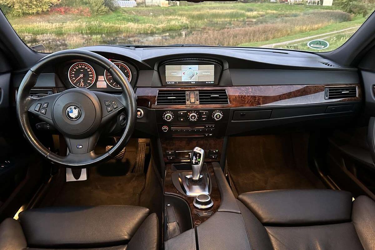 Techniniai duomenys (BMW E60 520d pavyzdys)