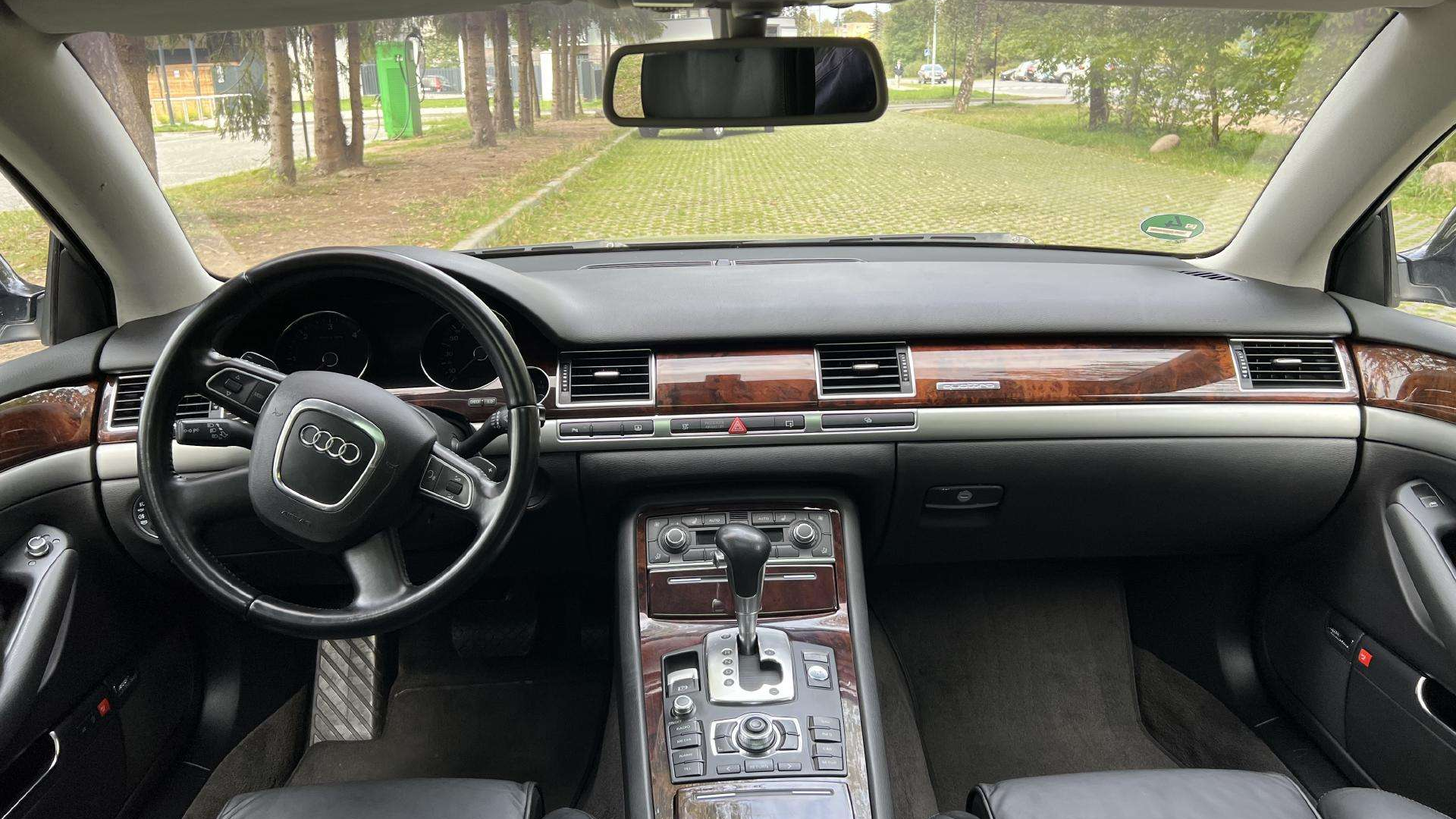 Audi A8 D3 Apžvalga: Atsiliepimai, ligos, kuro sąnaudos