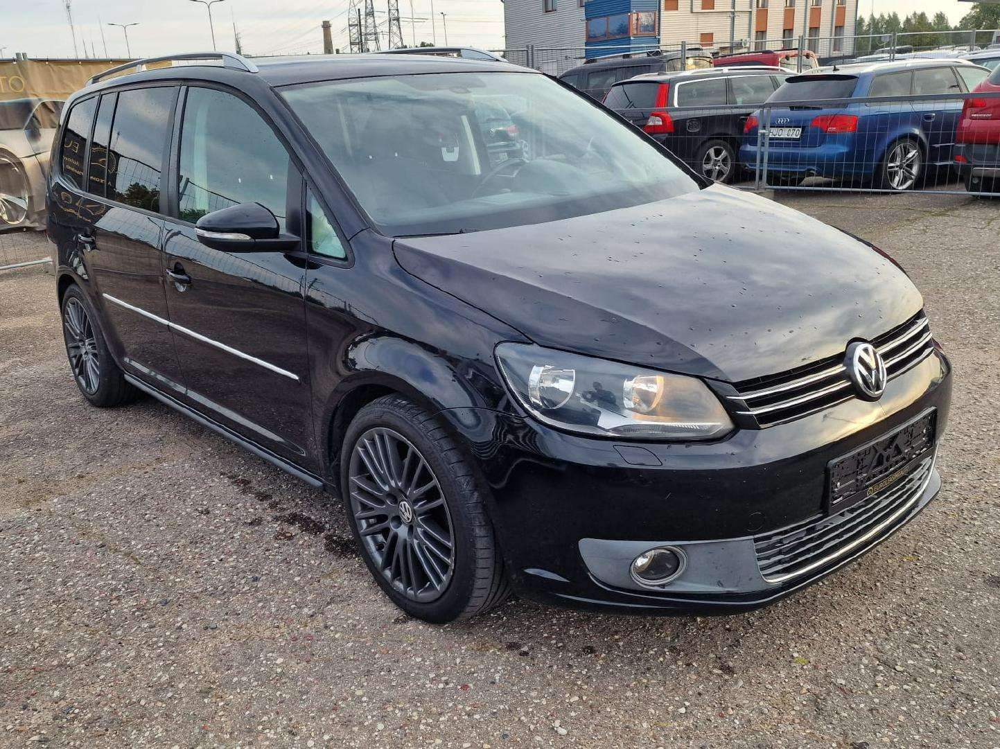 Volkswagen Touran Benzinas Apžvalga