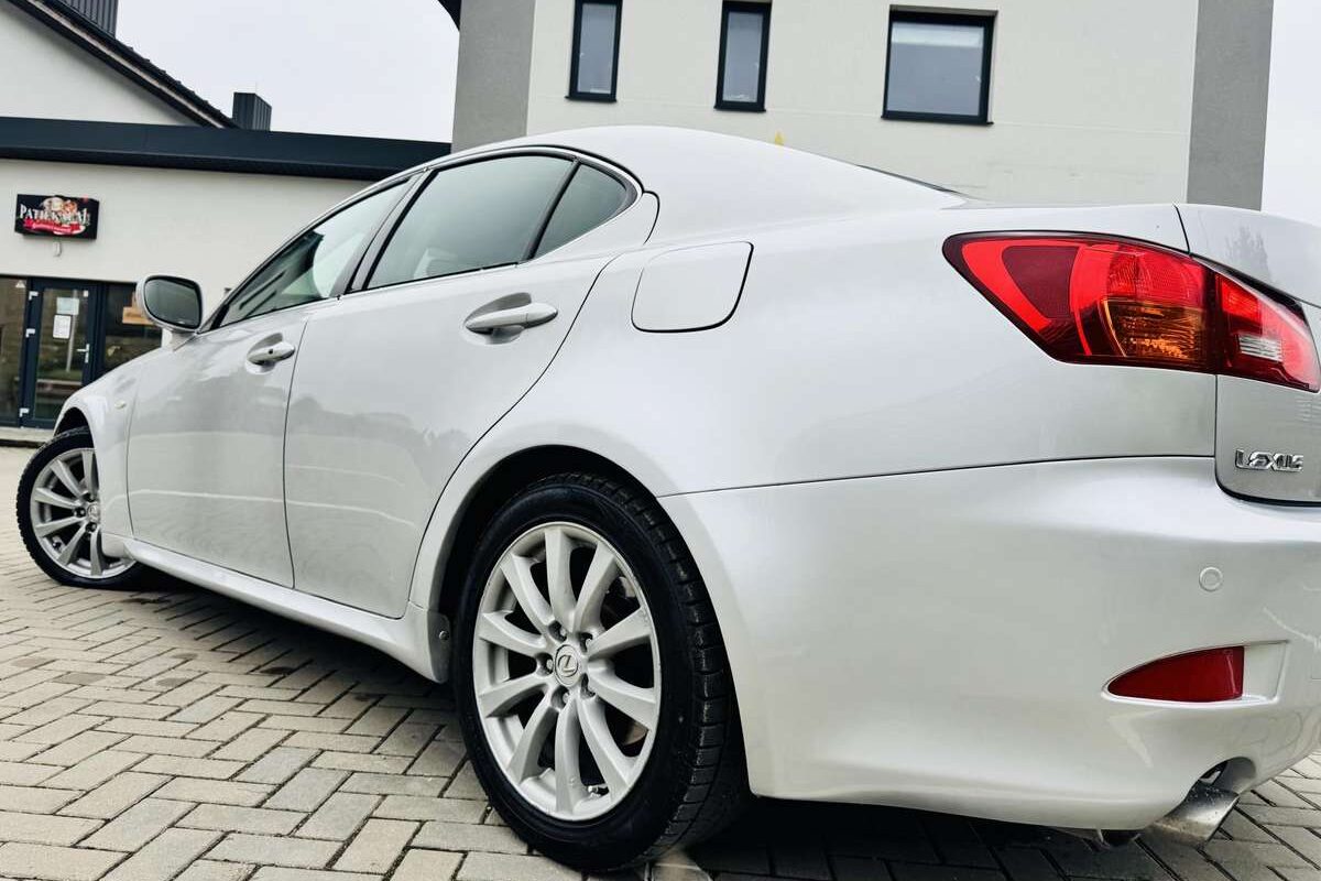 Lexus IS 250 – pagrindinė informacija ir techniniai duomenys