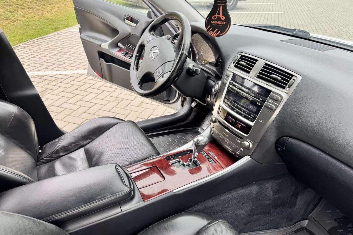 Vairuotojų atsiliepimai apie Lexus IS 250