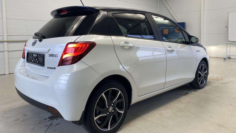 Toyota Yaris Hibridas Atsiliepimai: Taupumas, Patikimumas ir Miesto Patogumas