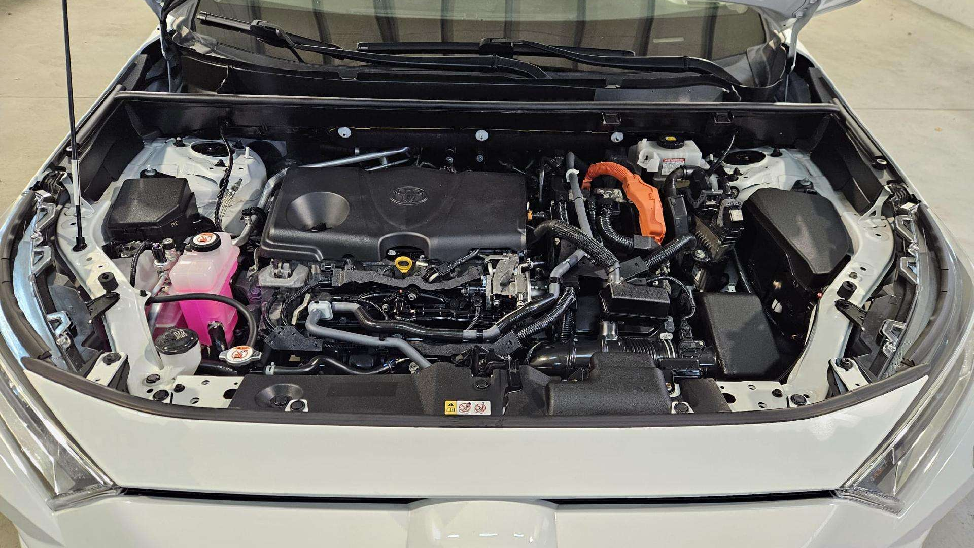 Toyota RAV4 Hybrid Apžvalga: Atsiliepimai, ligos, kuro sąnaudos