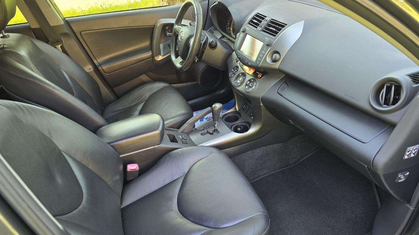 Toyota RAV4 2010 Apžvalga: Atsiliepimai, ligos, kuro sąnaudos