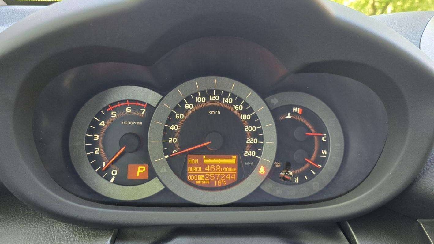 Toyota RAV4 2010 Apžvalga: Atsiliepimai, ligos, kuro sąnaudos