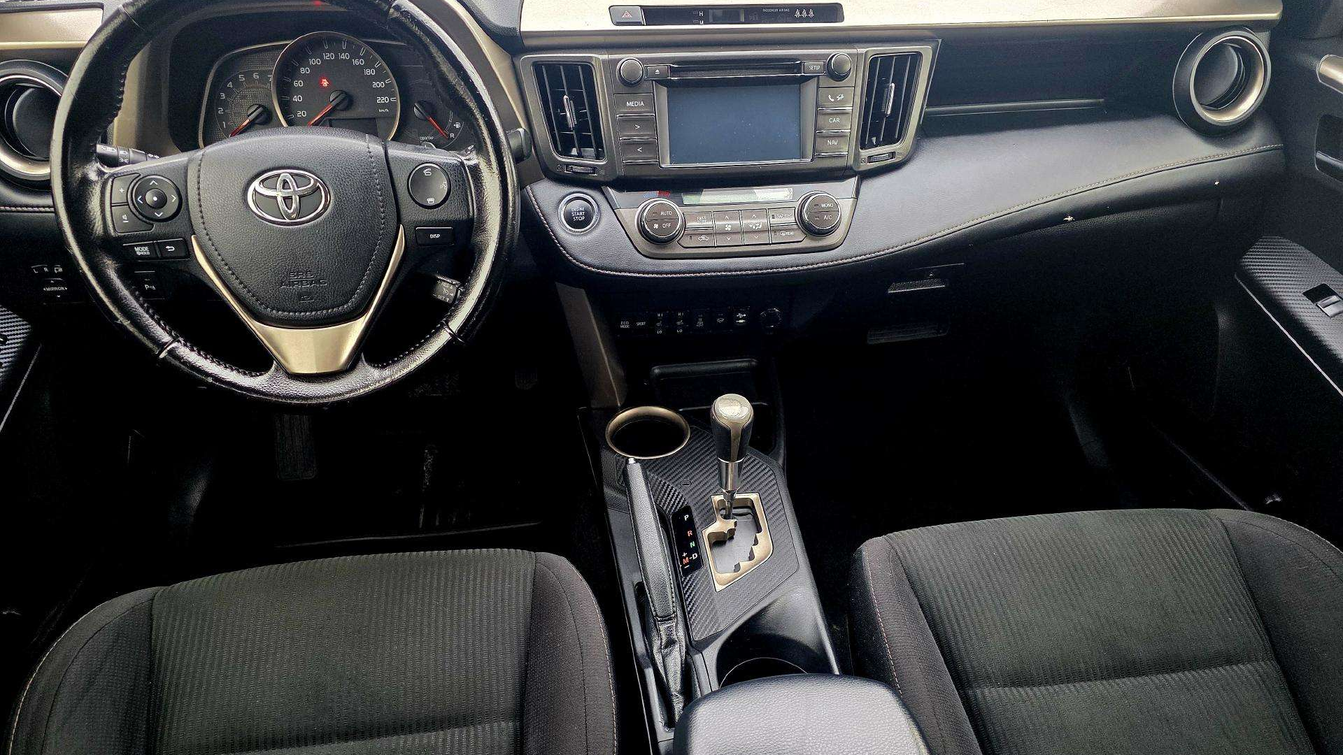 Toyota RAV4 2015 Apžvalga: Atsiliepimai, ligos, kuro sąnaudos