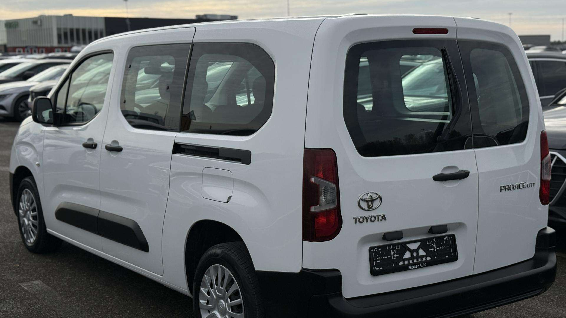 Toyota Proace City Verso Apžvalga: Atsiliepimai, ligos, kuro sąnaudos