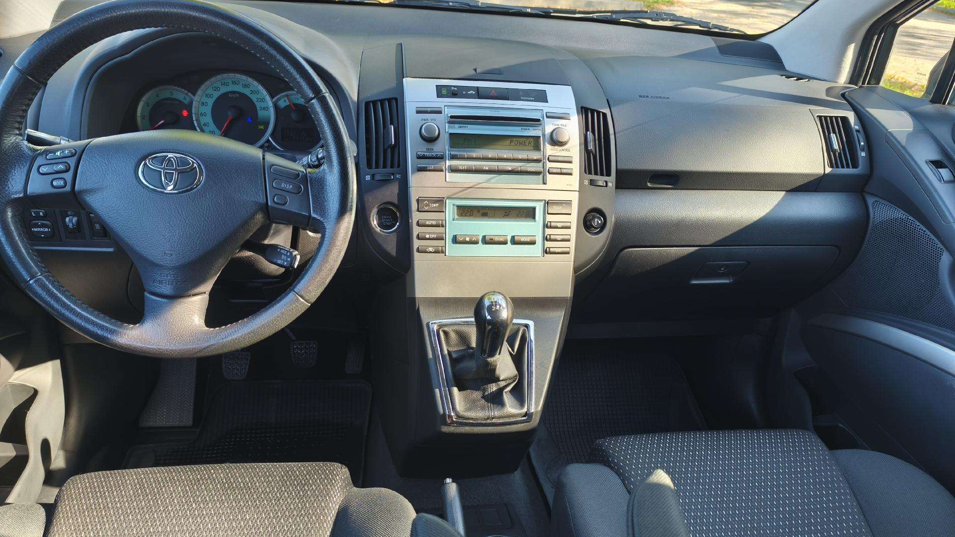 Toyota Corolla Verso Apžvalga