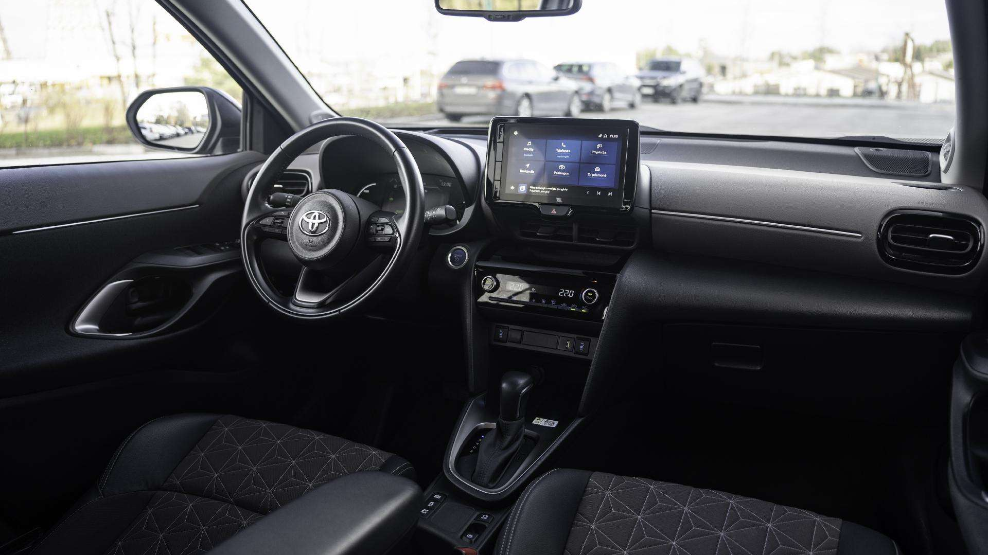 Toyota Yaris Cross Hybrid Apžvalga: Atsiliepimai, ligos, kuro sąnaudos