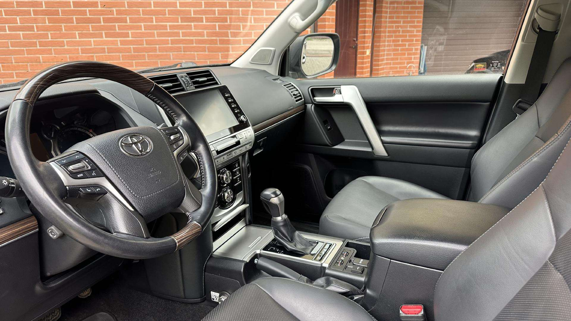 Toyota Land Cruiser 150 Apžvalga: Atsiliepimai, ligos, kuro sąnaudos