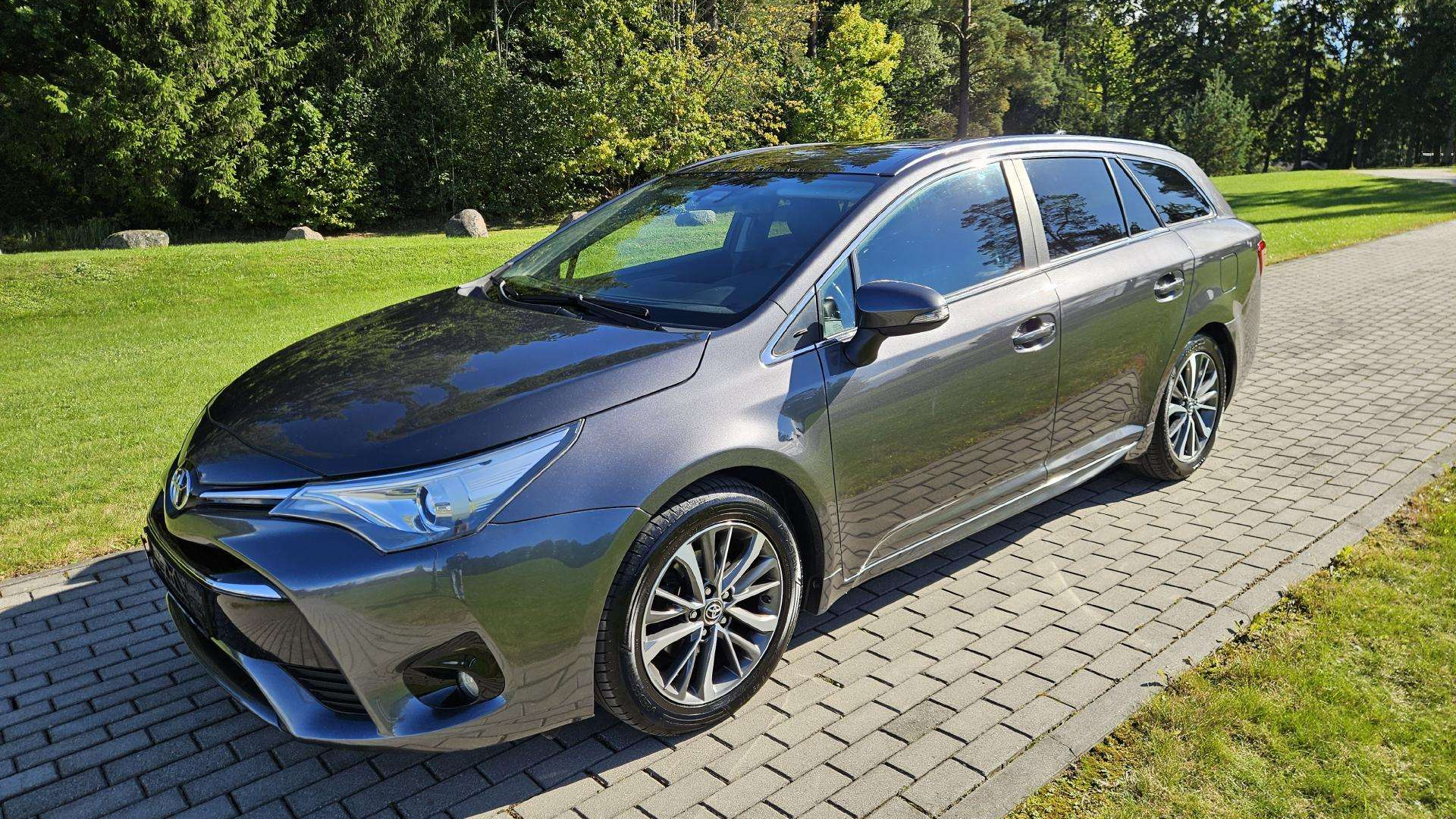 Toyota Avensis 2015 Apžvalga: Atsiliepimai, ligos, kuro sąnaudos