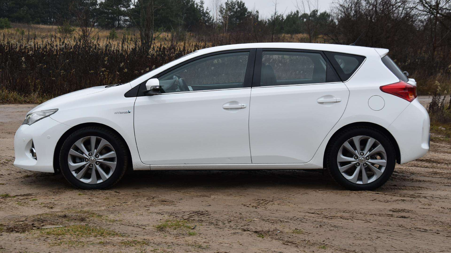 Toyota Auris 1.8 Hybrid – Atsiliepimai, ligos, kuro sąnaudos