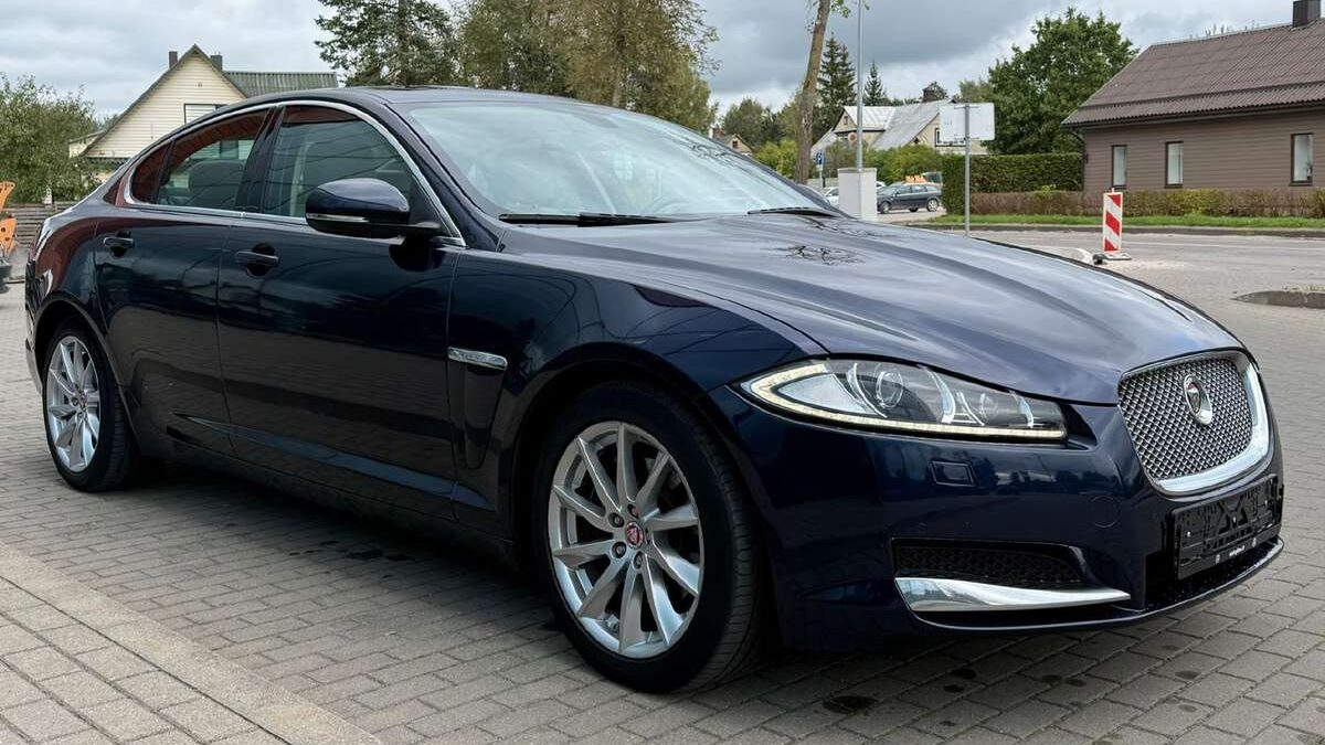 Jaguar XF 2.2: Kam šis automobilis tinka?