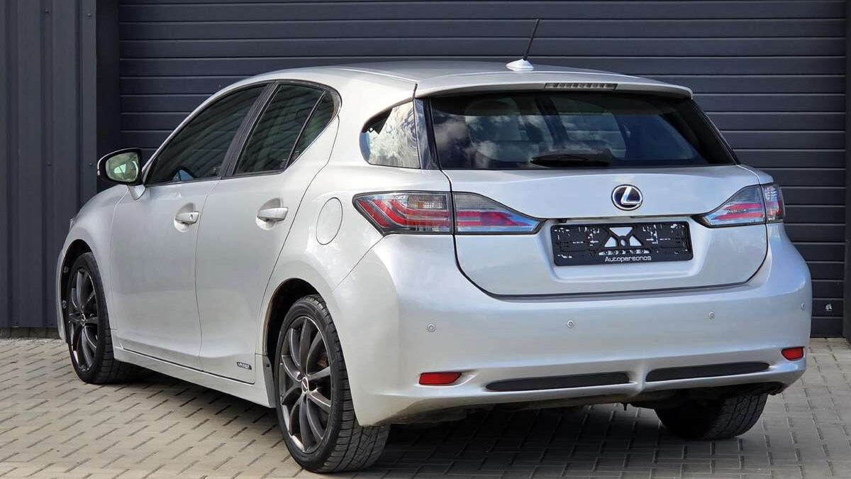 Pliusai ir Minusai: Lexus CT 200h