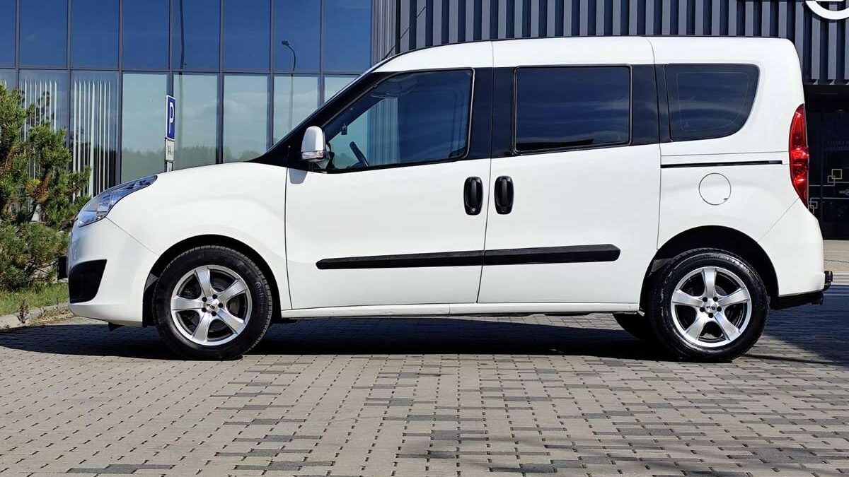 Techniniai duomenys (varikliai, transmisijos, kėbulo variantai)