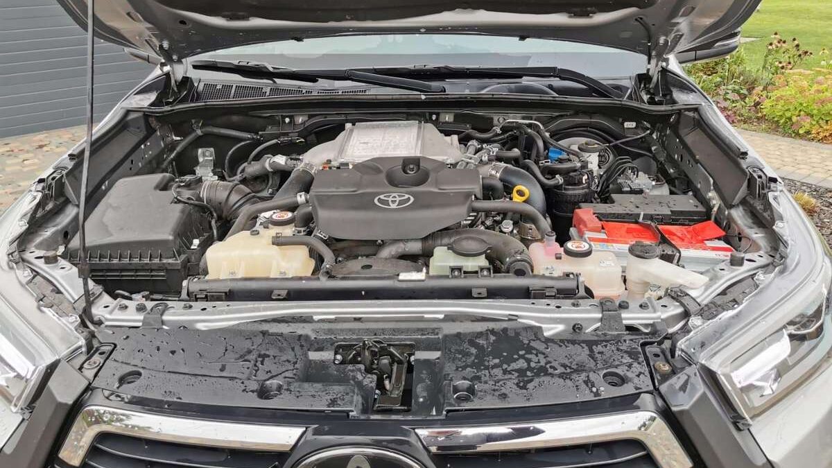 Toyota Hilux pagrindinės versijos ir varikliai