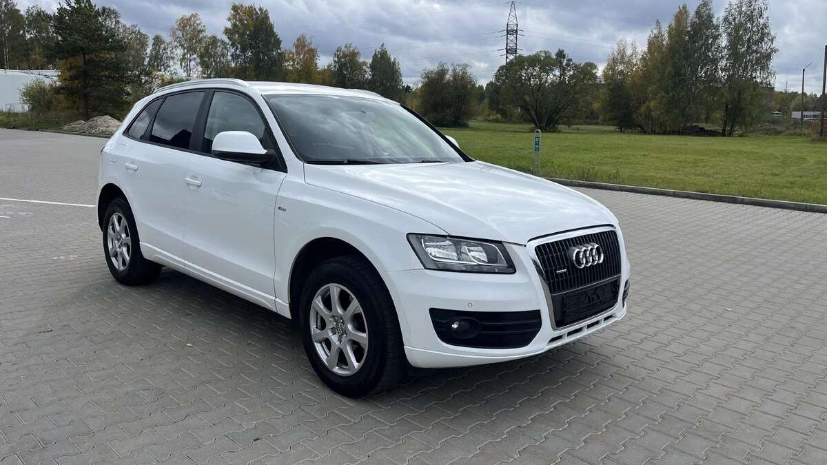 Audi Q5 akumuliatoriaus vieta pagal modelio metus