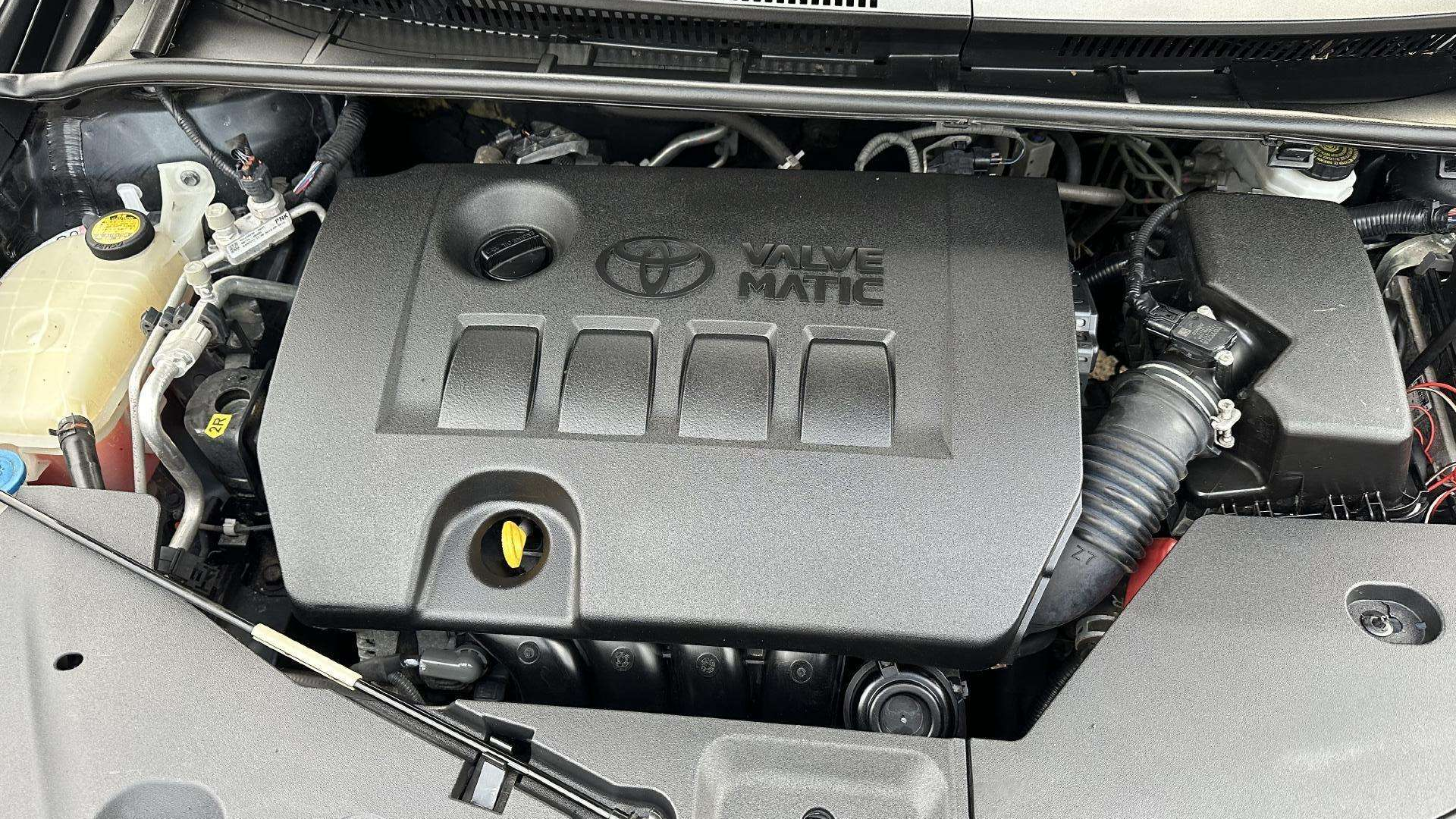 Toyota Avensis 1.8 benzinas atsiliepimai