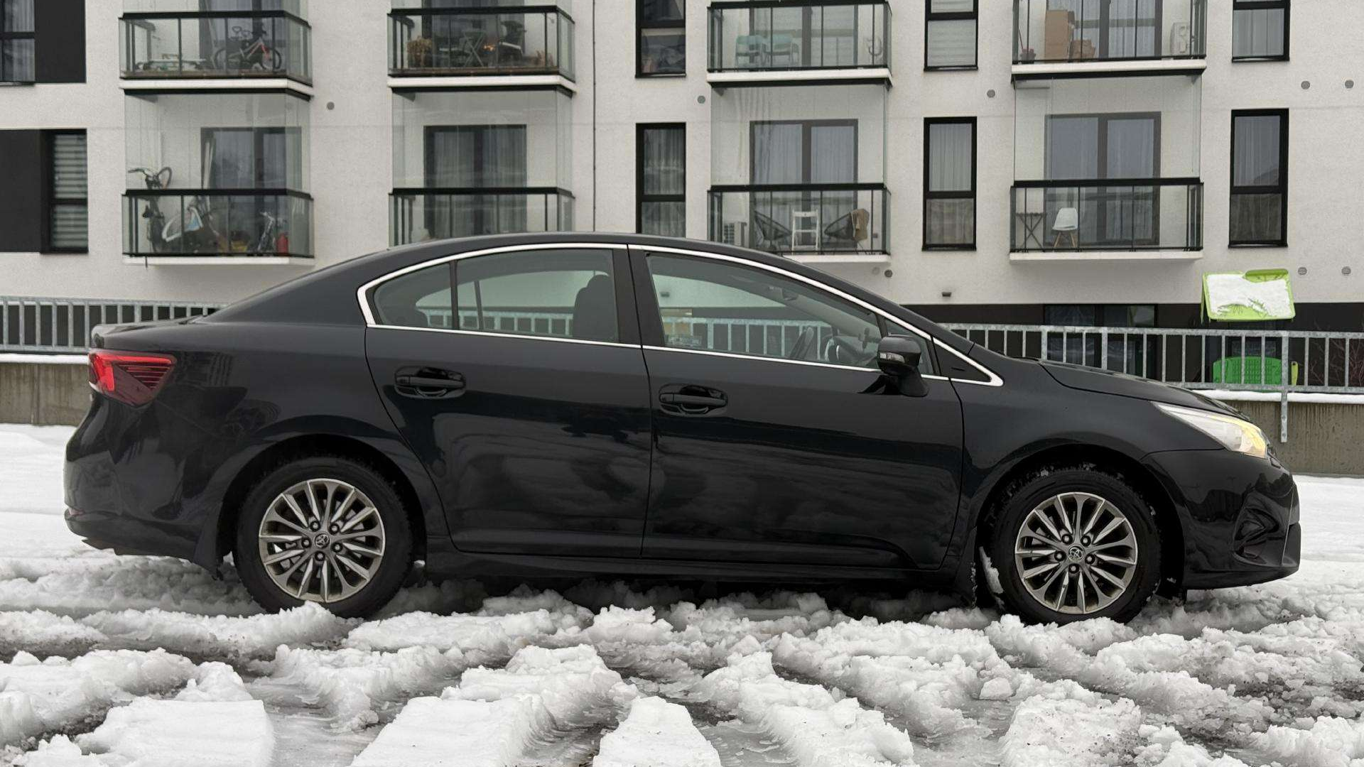 Toyota Avensis 1.8 benzinas atsiliepimai