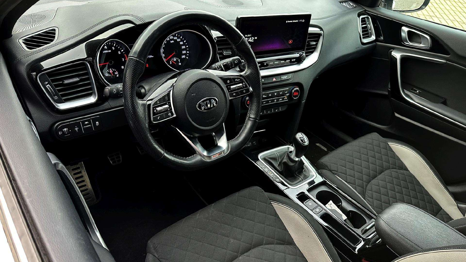 KIA automobilių apžvalga: Atsiliepimai, patikimumas, kuro sąnaudos