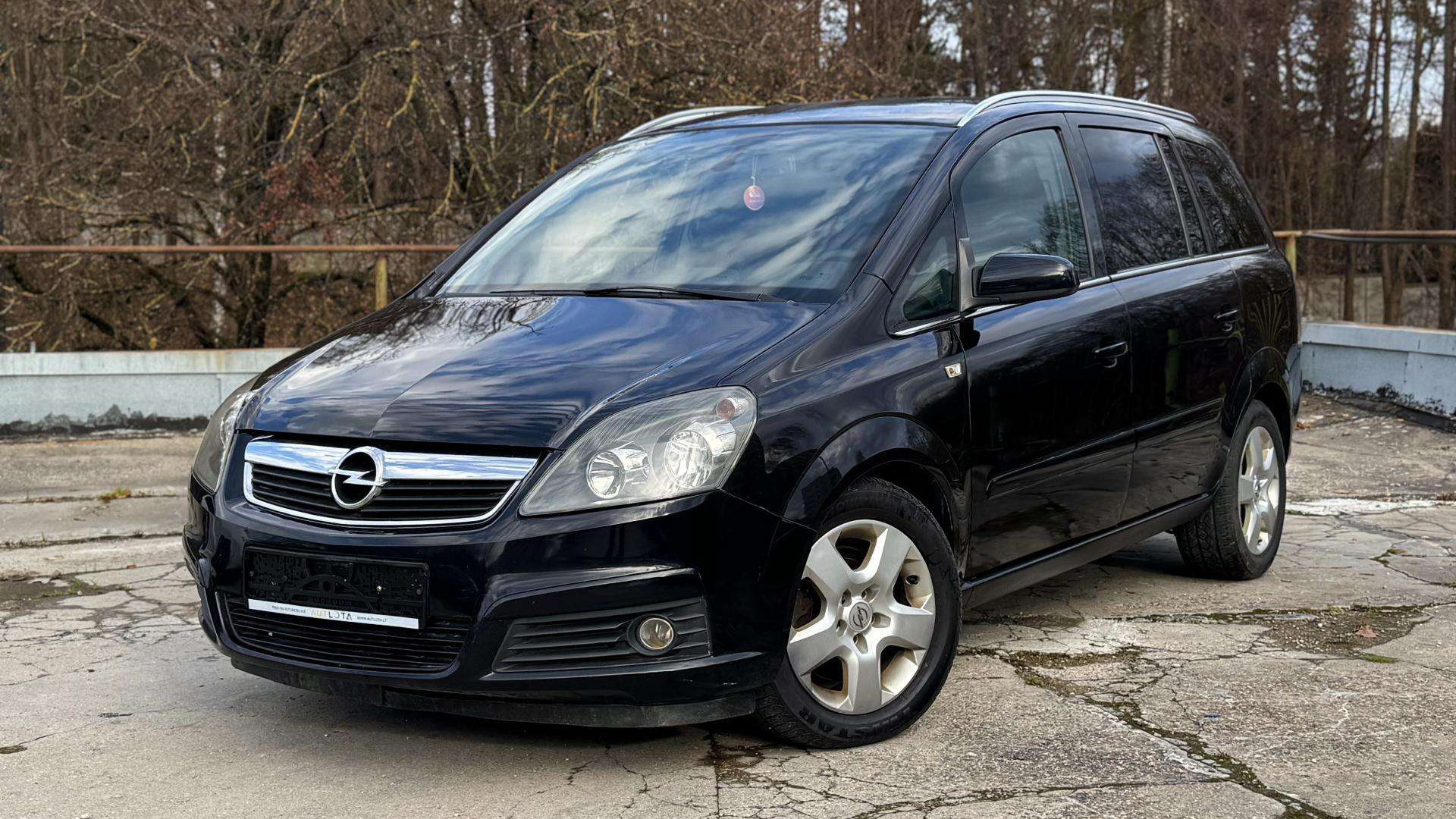 Opel Zafira B apžvalga: Atsiliepimai, patikimumas, kuro sąnaudos