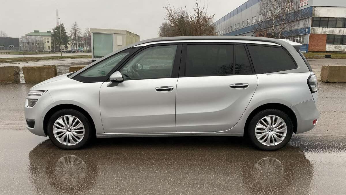 Varikliai ir transmisijos