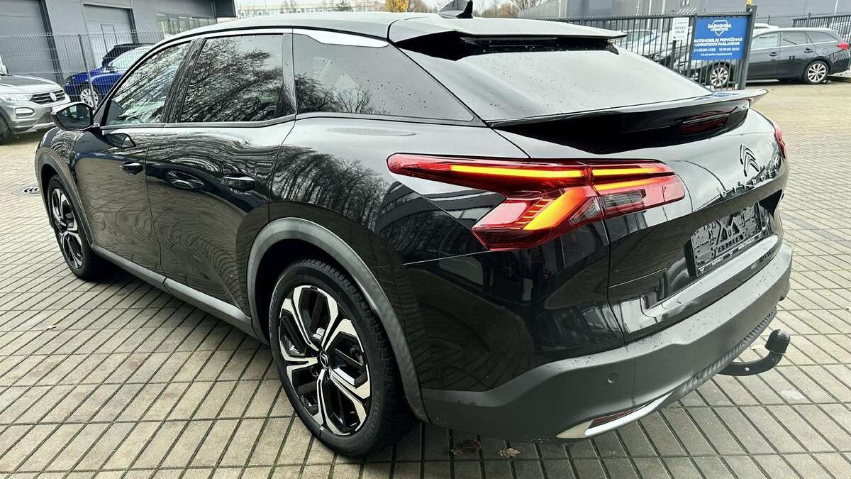 Varikliai ir transmisijos