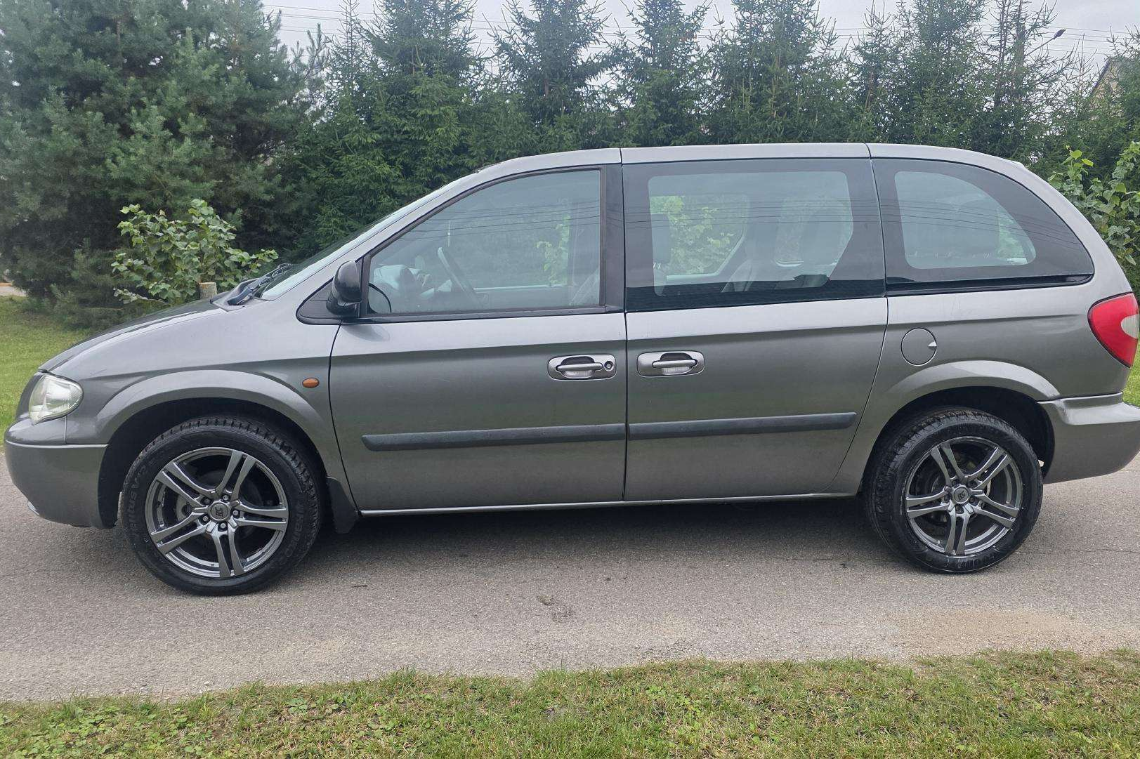 Chrysler Voyager 2.5 atsiliepimai: patirtis, trūkumai, eksploatacijos įspūdžiai