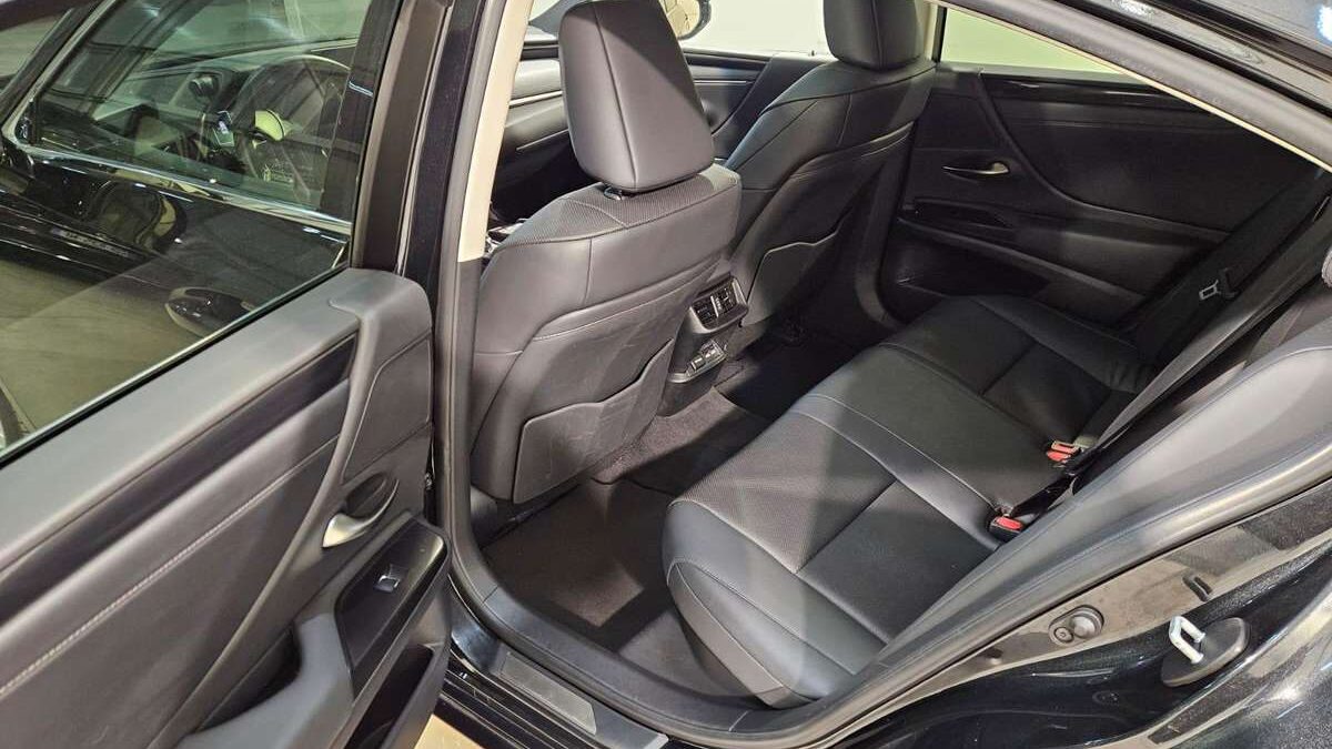 Ar verta pirkti Lexus ES 300h?