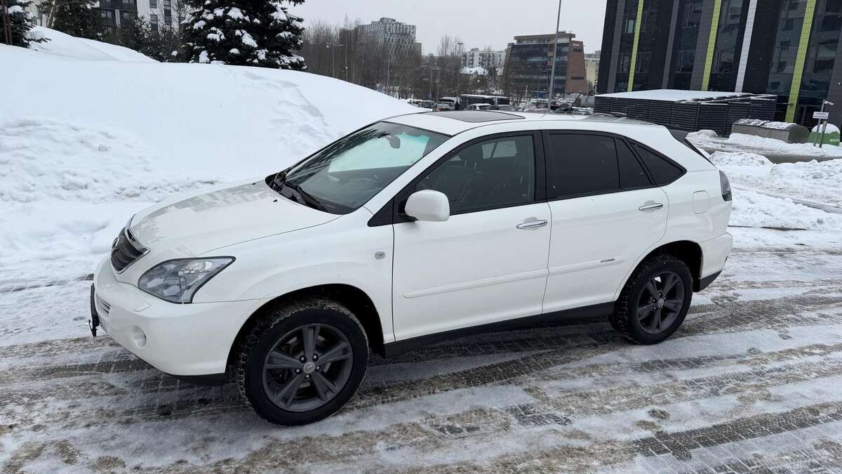 Kas yra Lexus RX 400h?
