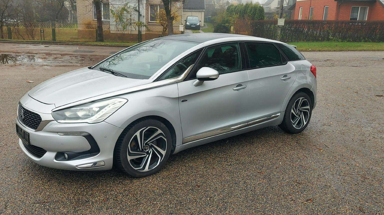 Citroen DS5 Hybrid Atsiliepimai: komfortas, technologijos, reali patirtis