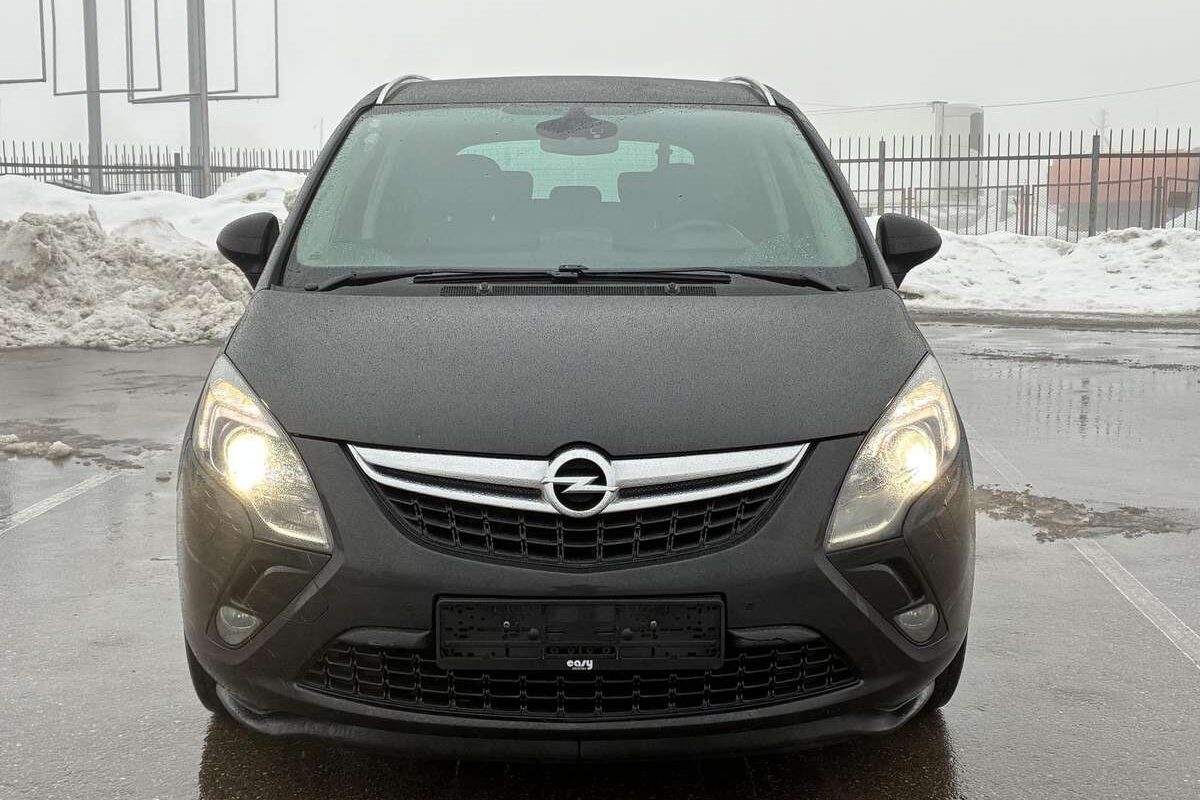 Kas yra Opel Zafira Tourer?