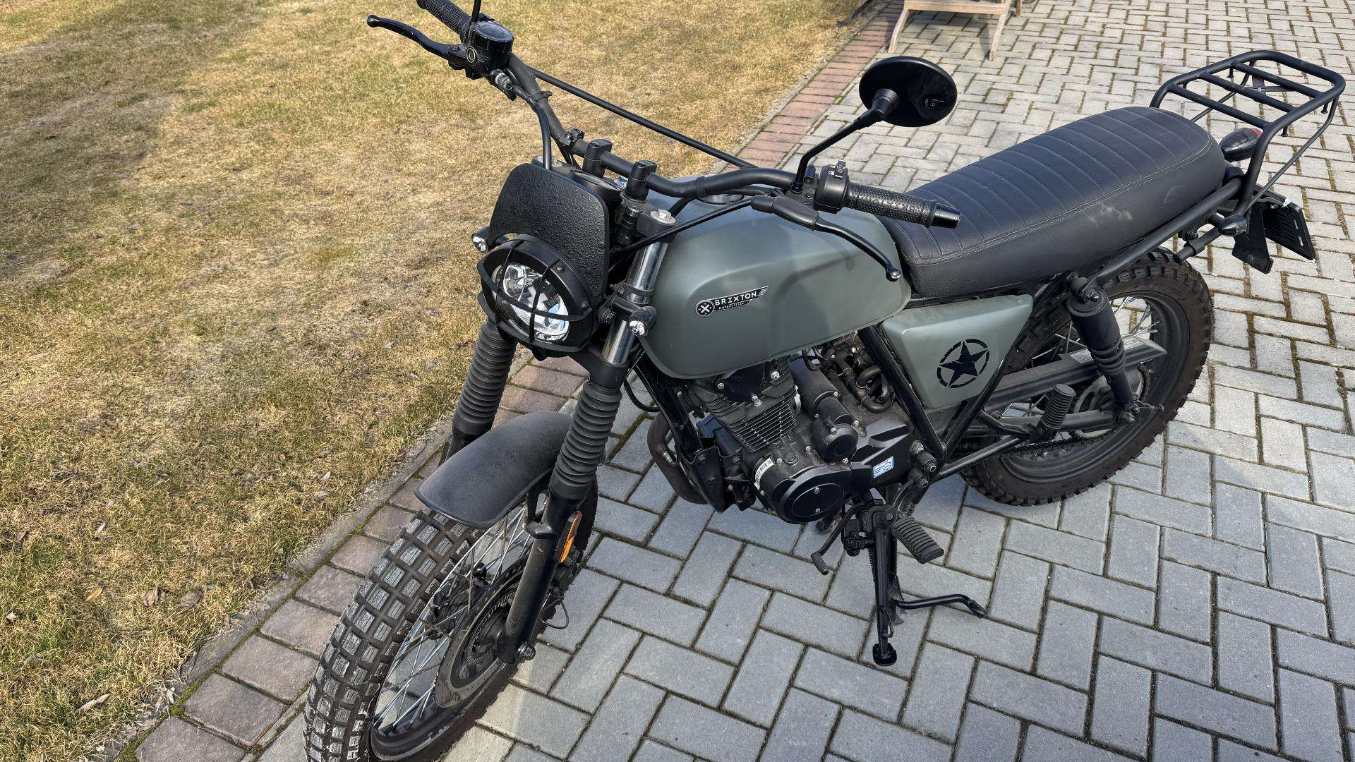 Brixton Cromwell 125 Apžvalga: Atsiliepimai, Patikimumas, Kuro sąnaudos