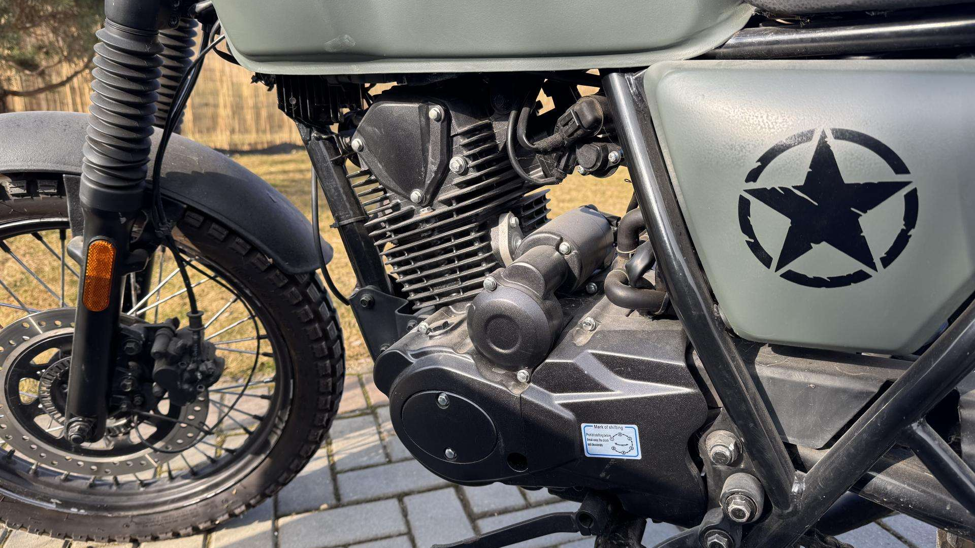 Brixton Cromwell 125 Apžvalga: Atsiliepimai, Patikimumas, Kuro sąnaudos