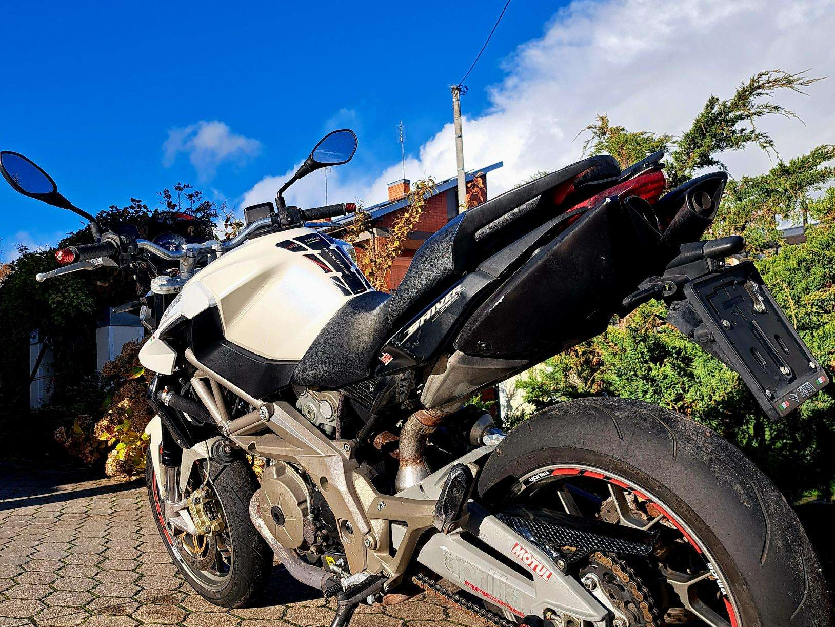 Aprilia Shiver 750 Apžvalga