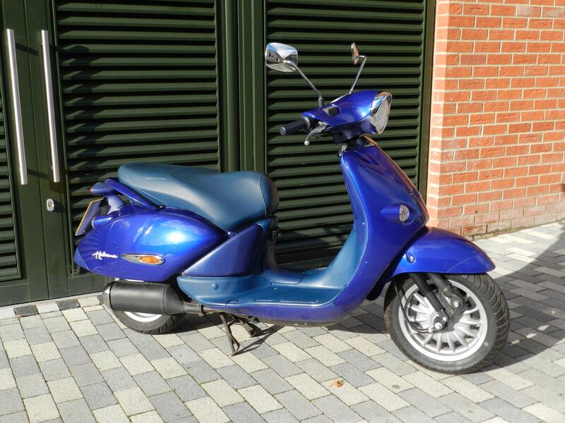 Aprilia Habana Apžvalga: Atsiliepimai, variklis, sąnaudos ir ar verta pirkti?