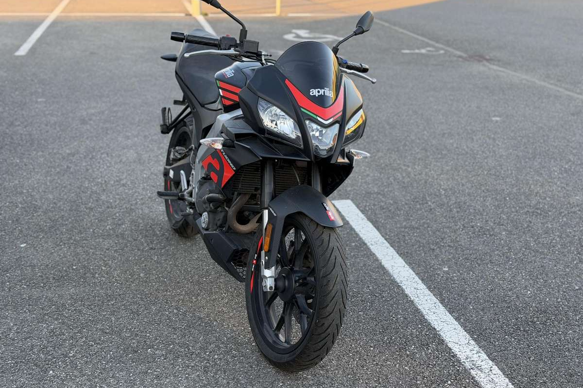 Aprilia Tuono 125 ir Aprilia Tuono V4 Apžvalga: Atsiliepimai, ligos, kuro sąnaudos