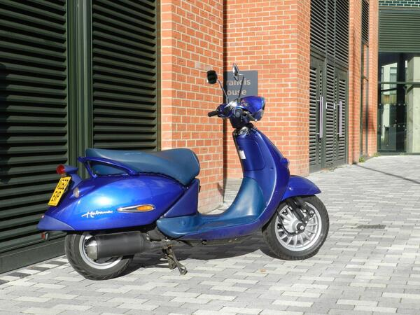 Aprilia Habana Apžvalga: Atsiliepimai, variklis, sąnaudos ir ar verta pirkti?
