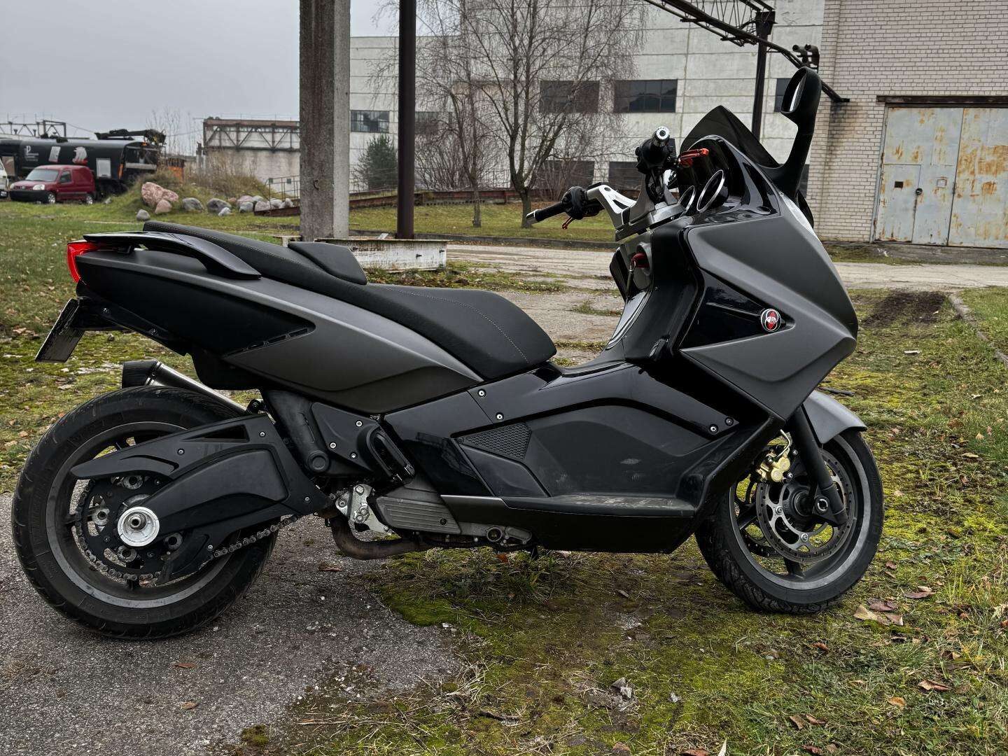 Kam tinka Gilera GP 800?