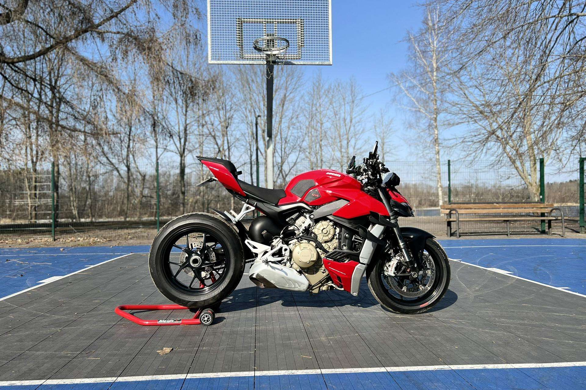 Ducati Streetfighter V4 Apžvalga: Atsiliepimai, ligos, kuro sąnaudos