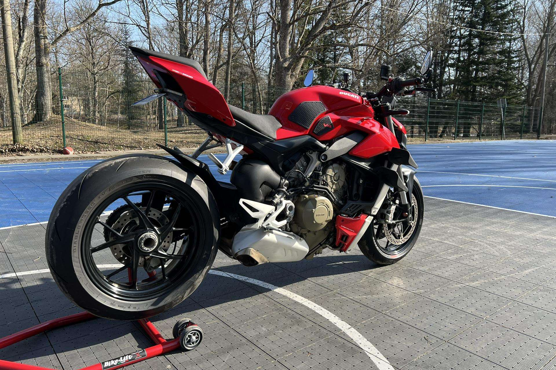 Ducati Streetfighter V4 Apžvalga: Atsiliepimai, ligos, kuro sąnaudos