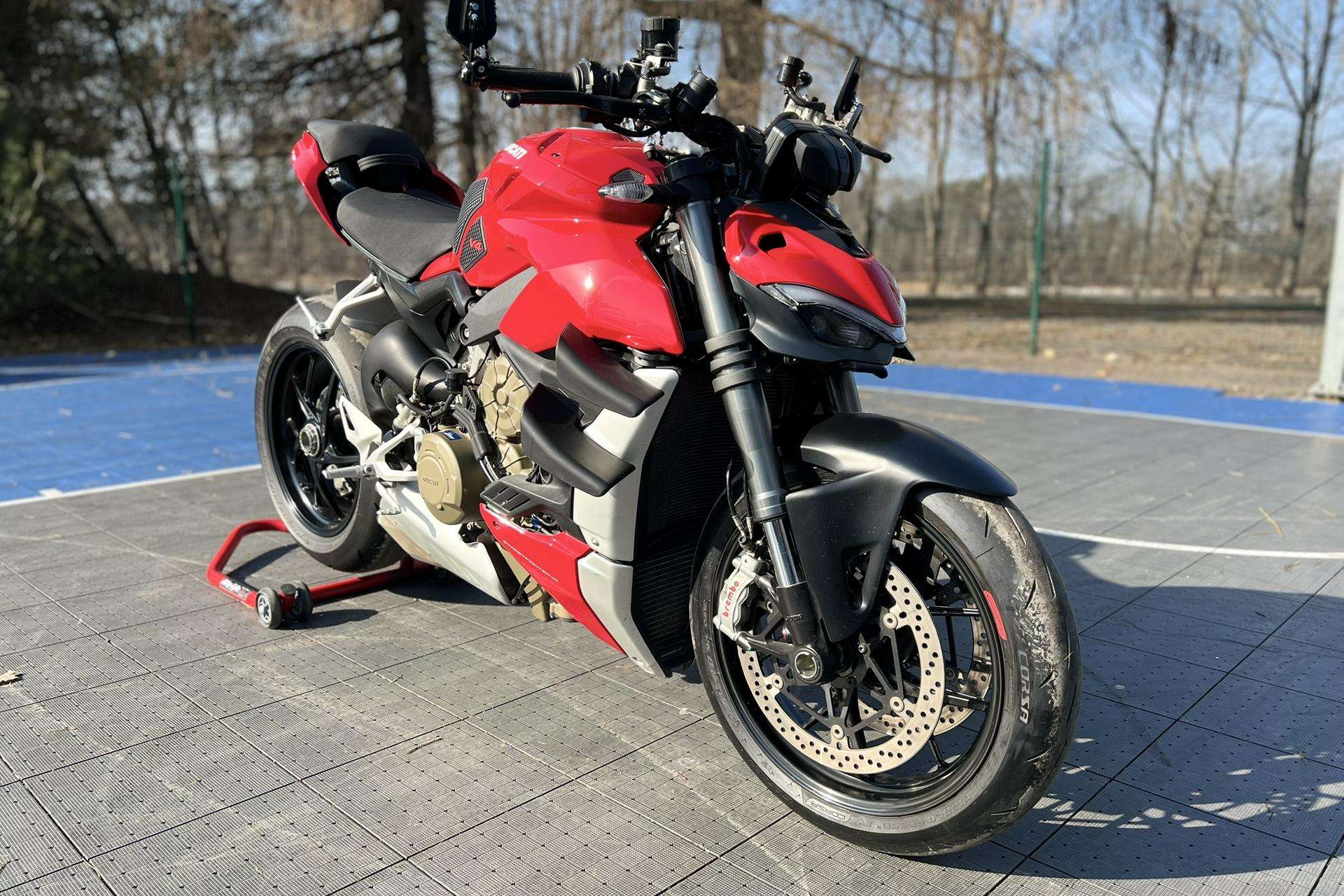 Ducati Streetfighter V4 Apžvalga: Atsiliepimai, ligos, kuro sąnaudos