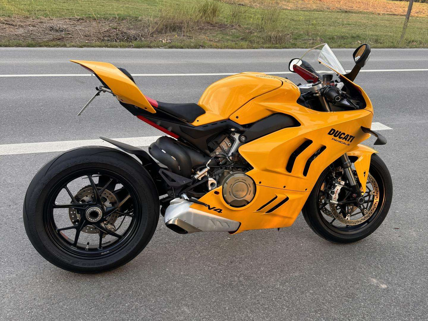 Ducati Panigale V4 ir Panigale V2 Apžvalga: Atsiliepimai, ligos, kuro sąnaudos