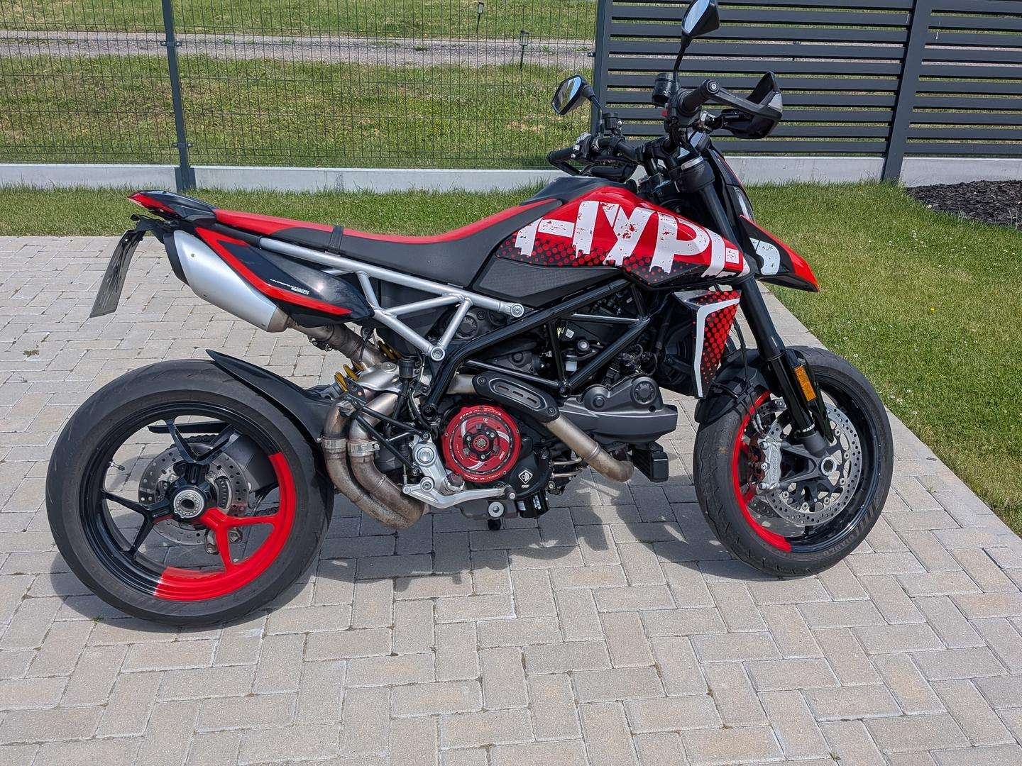 Ducati Hypermotard Apžvalga: Atsiliepimai, ligos, kuro sąnaudos